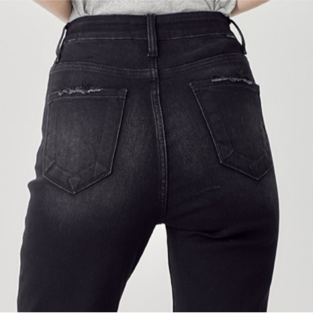 Let go in straight stretch jeans in black